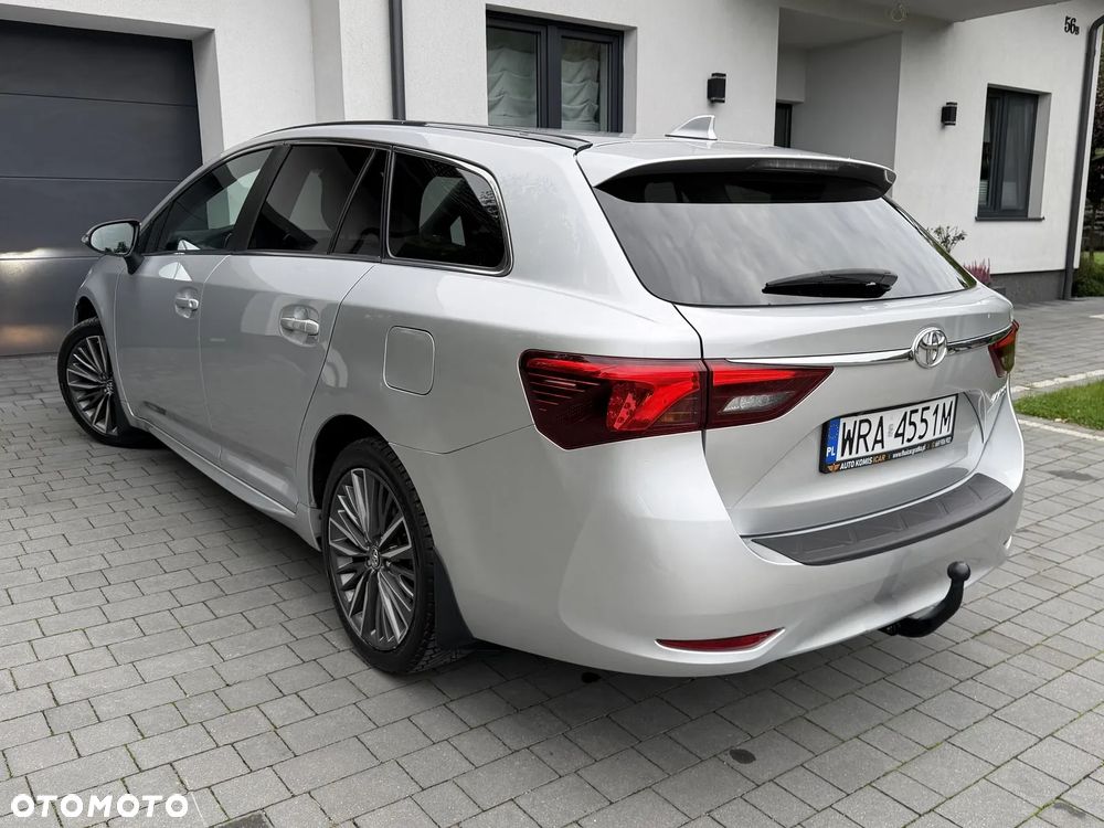 Toyota Avensis 1.8 Premium - 23