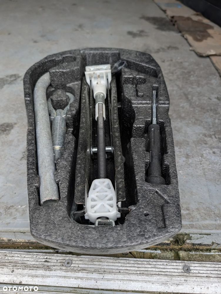 WKŁADKA KOŁA ZAPASOWEGO LEWAREK VW UP SKODA CITIGO SEAT MI - 3
