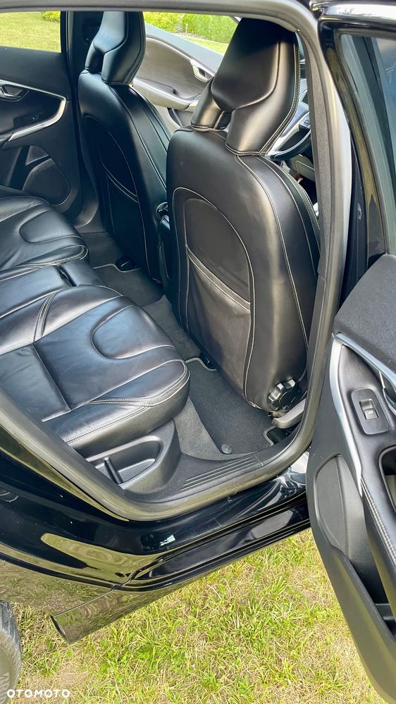 Volvo V40 D2 R-Design - 13