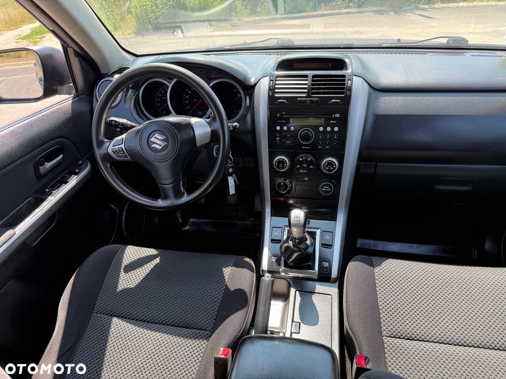 Suzuki Grand Vitara 2.0 Limited - 18