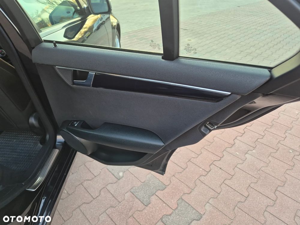 Mercedes-Benz Klasa C 200 CDI DPF BlueEFFICIENCY Elegance - 11