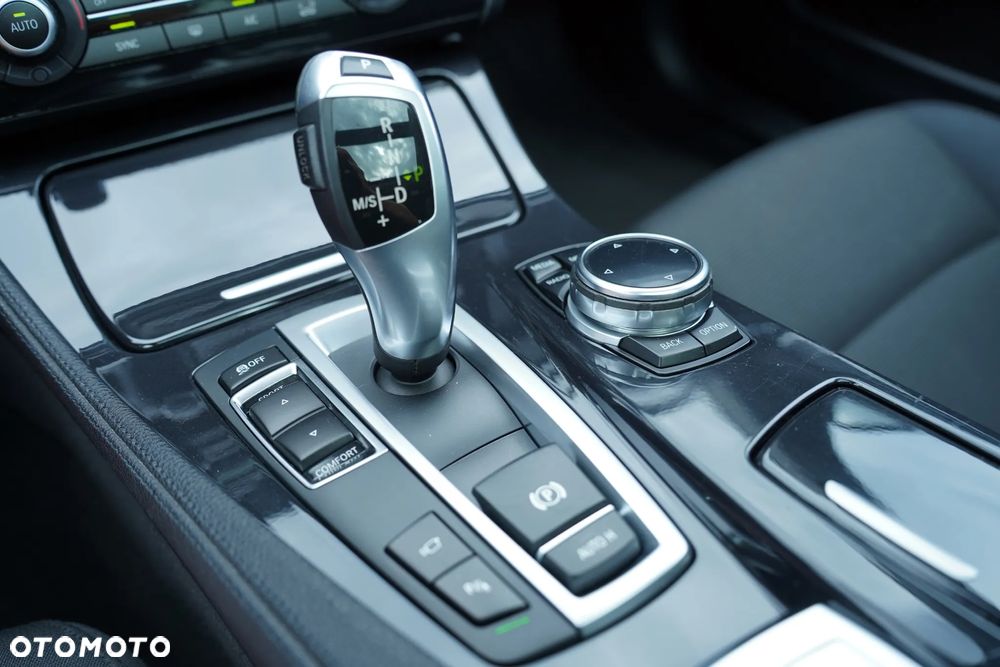 BMW Seria 5 520d Touring Sport Line - 36