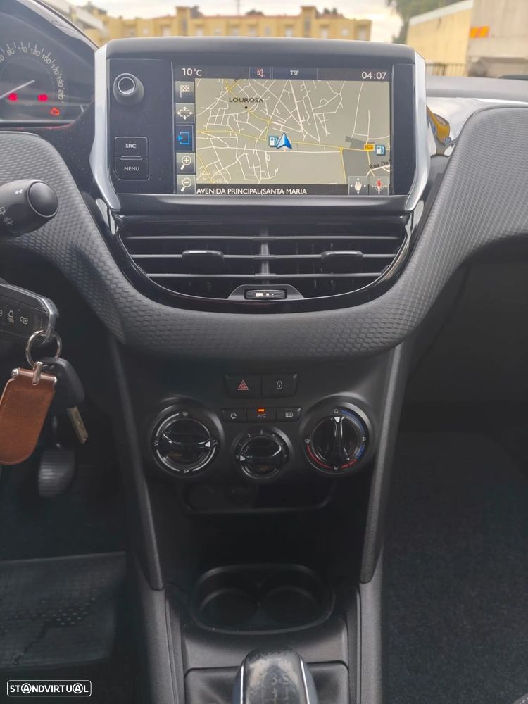 Peugeot 208 1.6 BlueHDi Style - 19