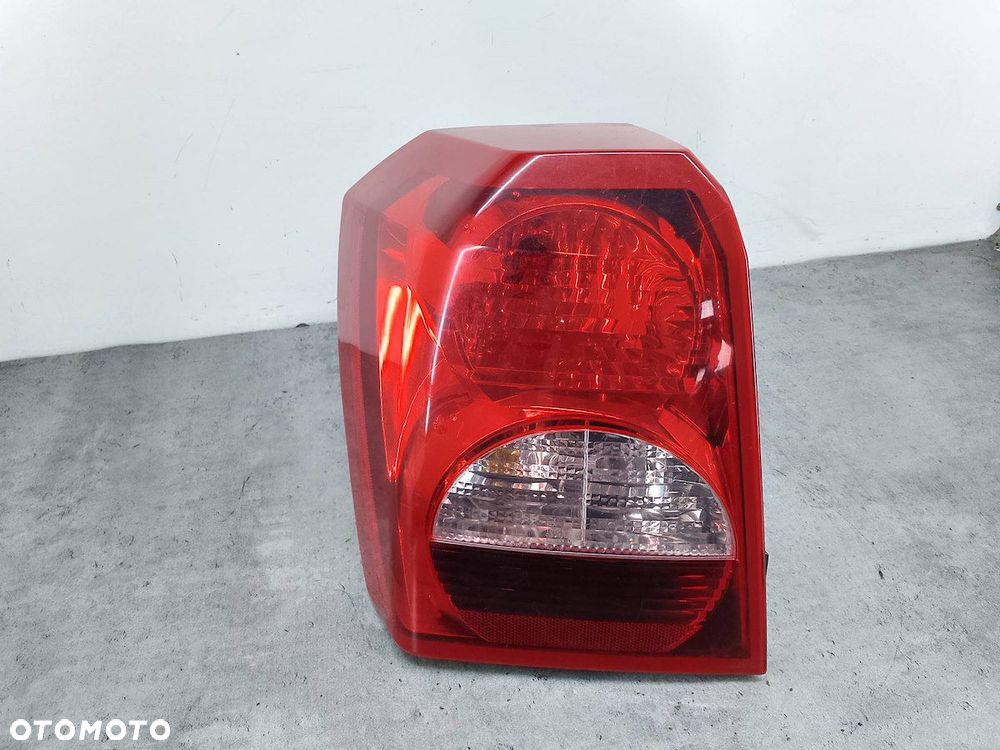 LAMPA TYLNA LEWA DODGE CALIBER 05303753  05160361  05303881 - 1