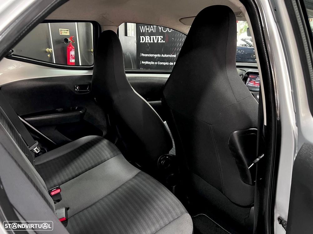 Toyota Aygo 1.0 X-Play+AC+X-Touch - 32