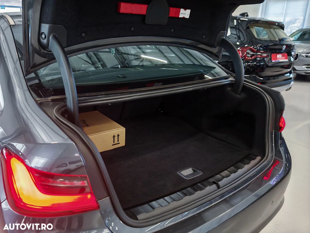 BMW Seria 3 330e AT PHEV - 31