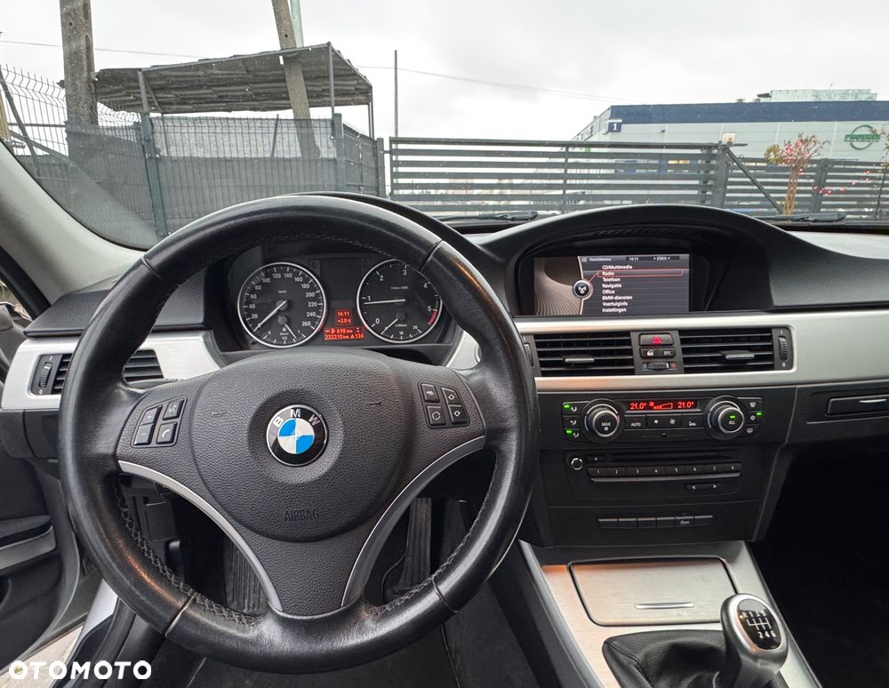BMW Seria 3 318d DPF Edition Lifestyle - 13