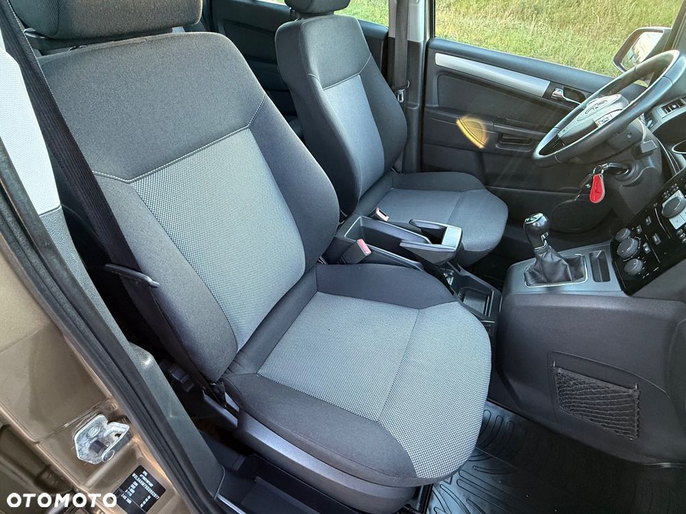 Opel Zafira - 27