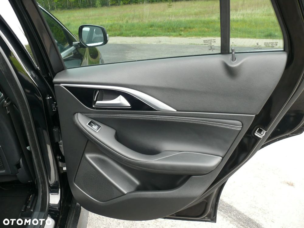 Infiniti QX30 - 13