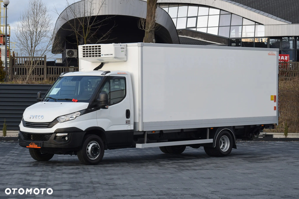 Iveco DAILY 70-180 / 3.0 - 180 KM / AUTOMAT HI-MATIC / 3 OSOBY / IZOTERMA 5,6 M / CHŁODNIA THERMOKING / 2 PAROWNIKI / MULTITEMPERATURA / WINDA DHOLLANDIA / KLIMA / WEBASTO / TEMPOMAT / REGULOWANE ZAWIESZENIE / NISKI PRZEBIEG / SERWISOWANY / SPROWADZONY