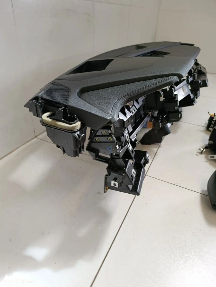 Deska konsola poduszki pasy eu head up #2 Audi Q8 e-tron etron lift - 4