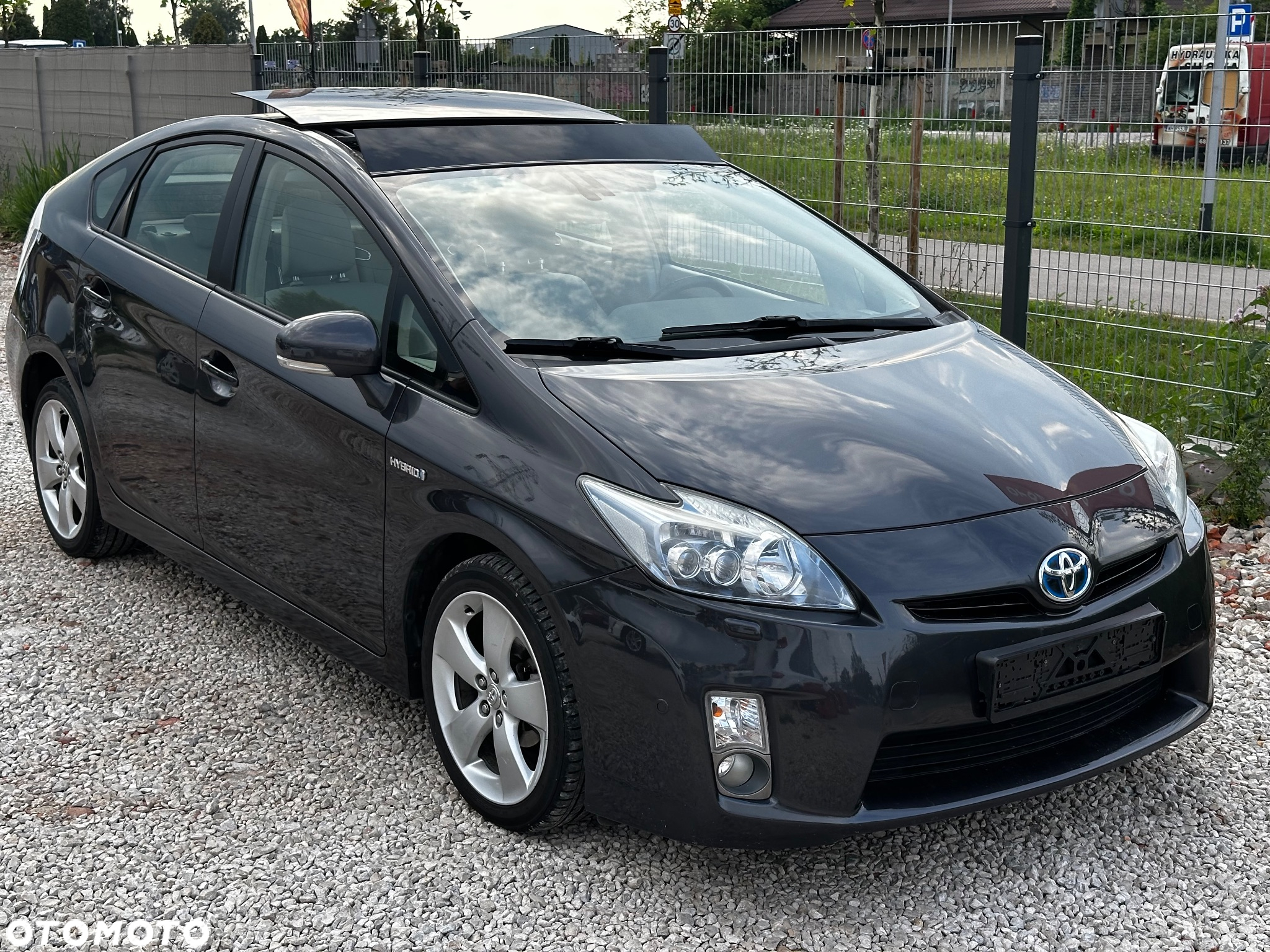 Toyota Prius (Hybrid) Executive - 11