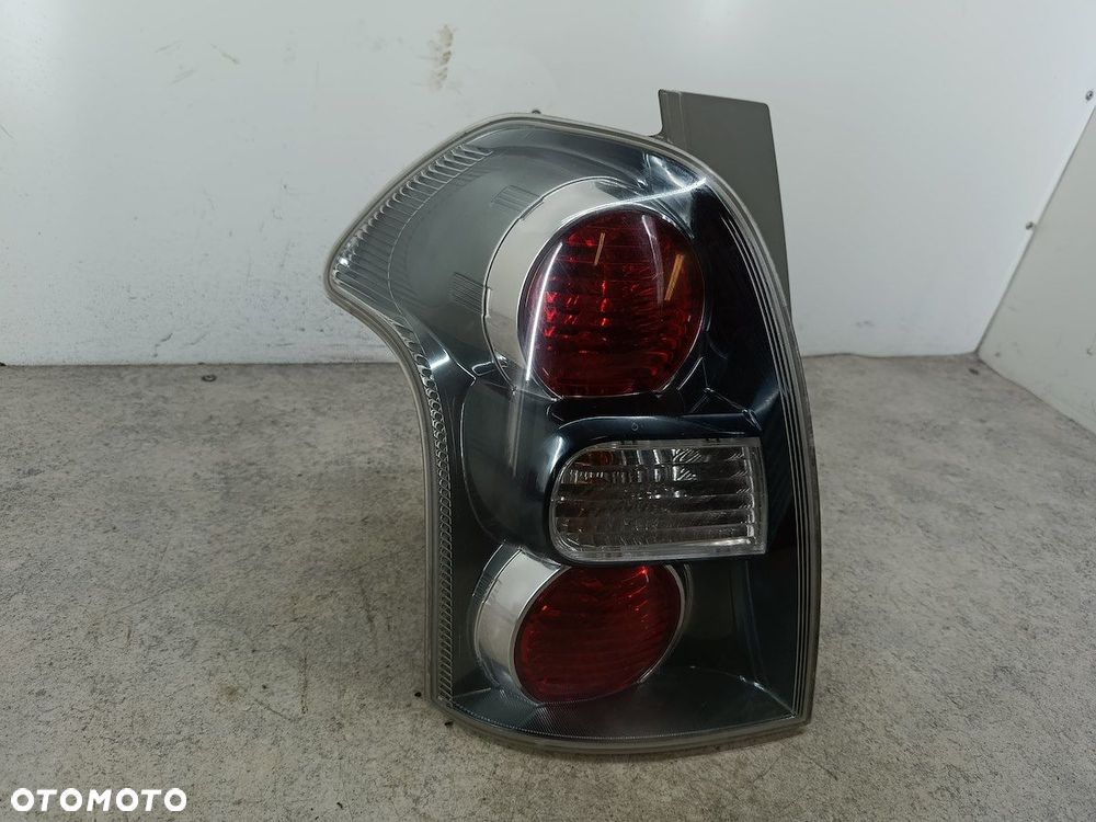 LAMPA TYLNA LEWA TOYOTA COROLLA VERSO II - 2