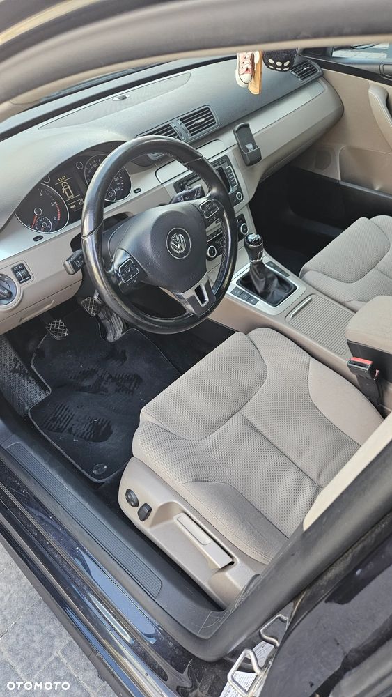 Volkswagen Passat 2.0 TDI Comfortline R-Style - 17