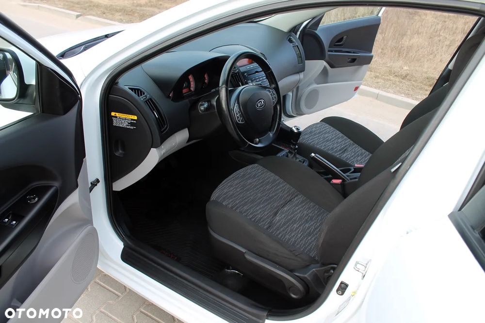 Kia Ceed - 12