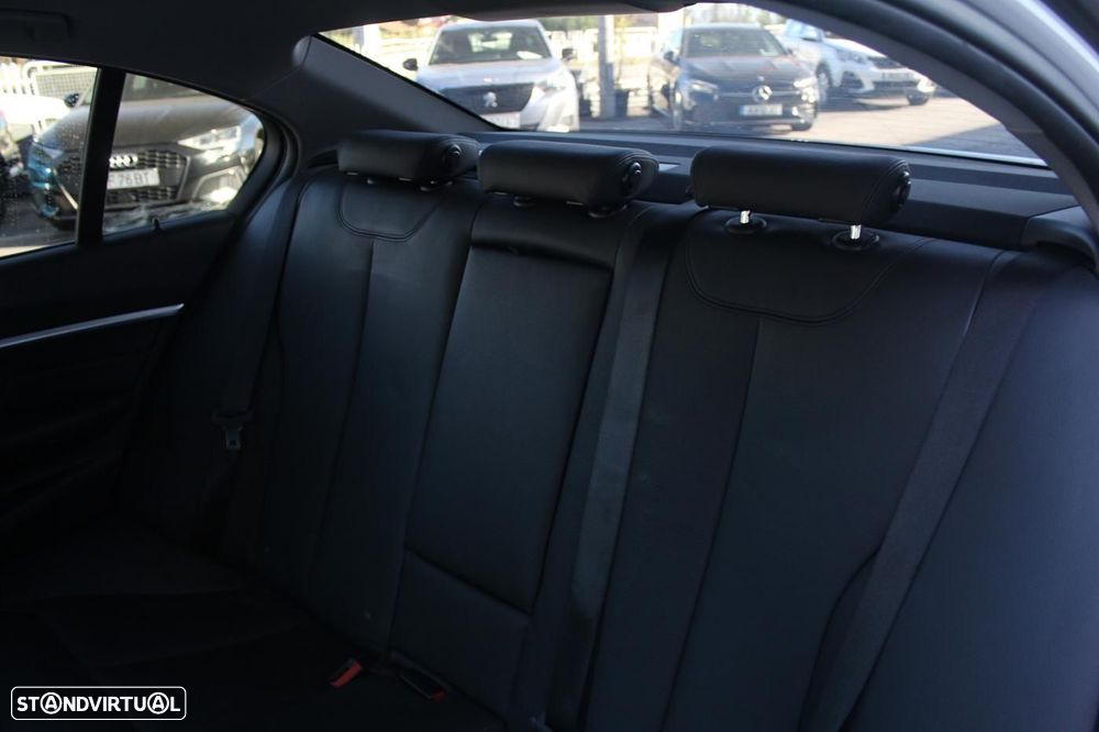 BMW 330 e iPerformance - 22