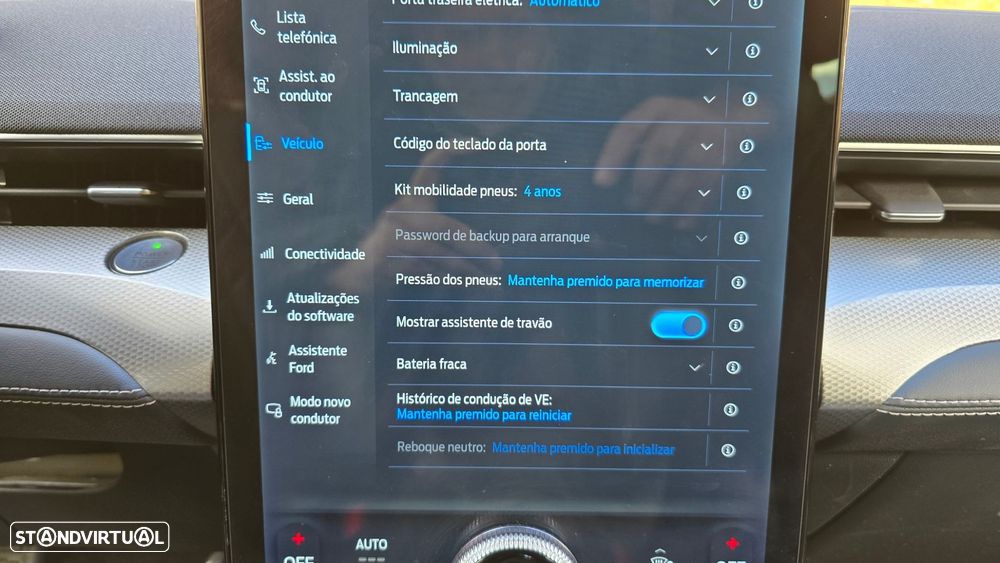 Ford Mustang Mach-E - 32