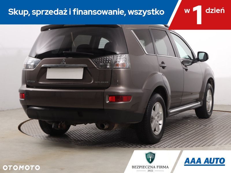 Mitsubishi Outlander - 7
