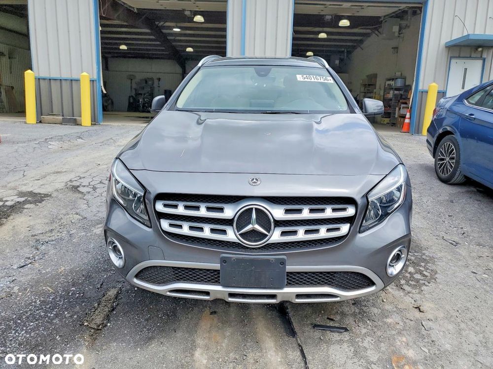 Mercedes-Benz GLA - 6