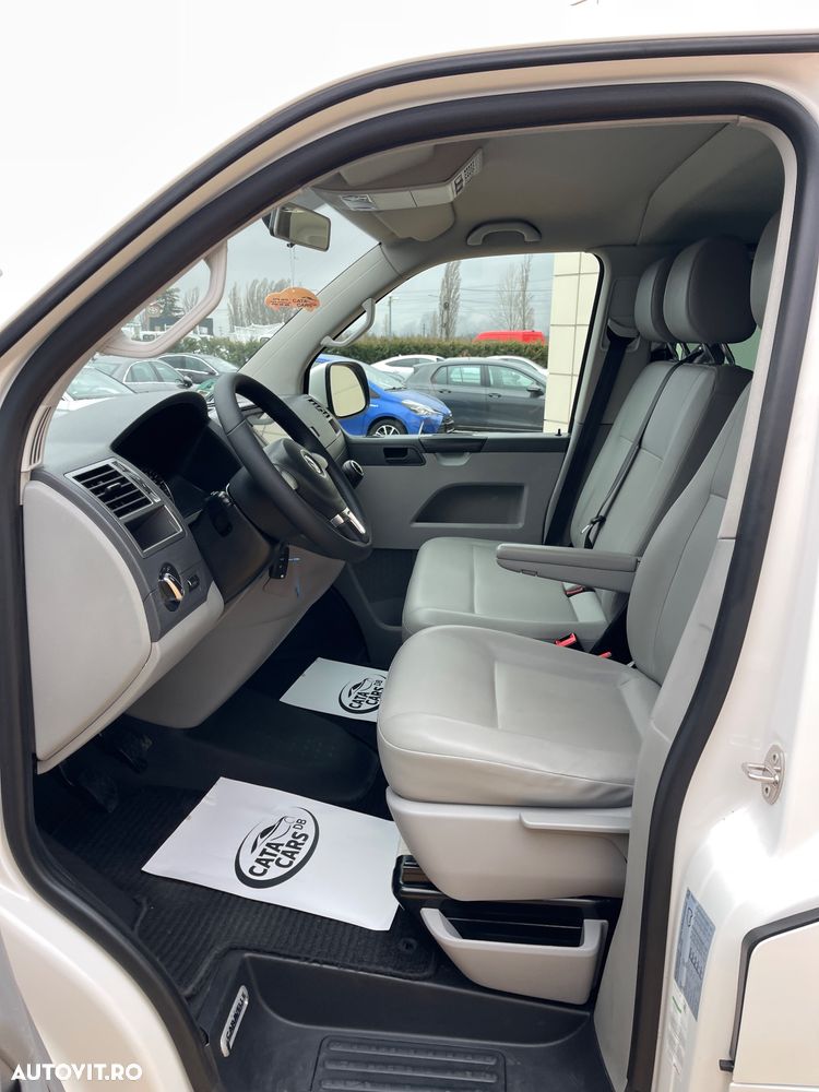 Volkswagen Caravelle - 31