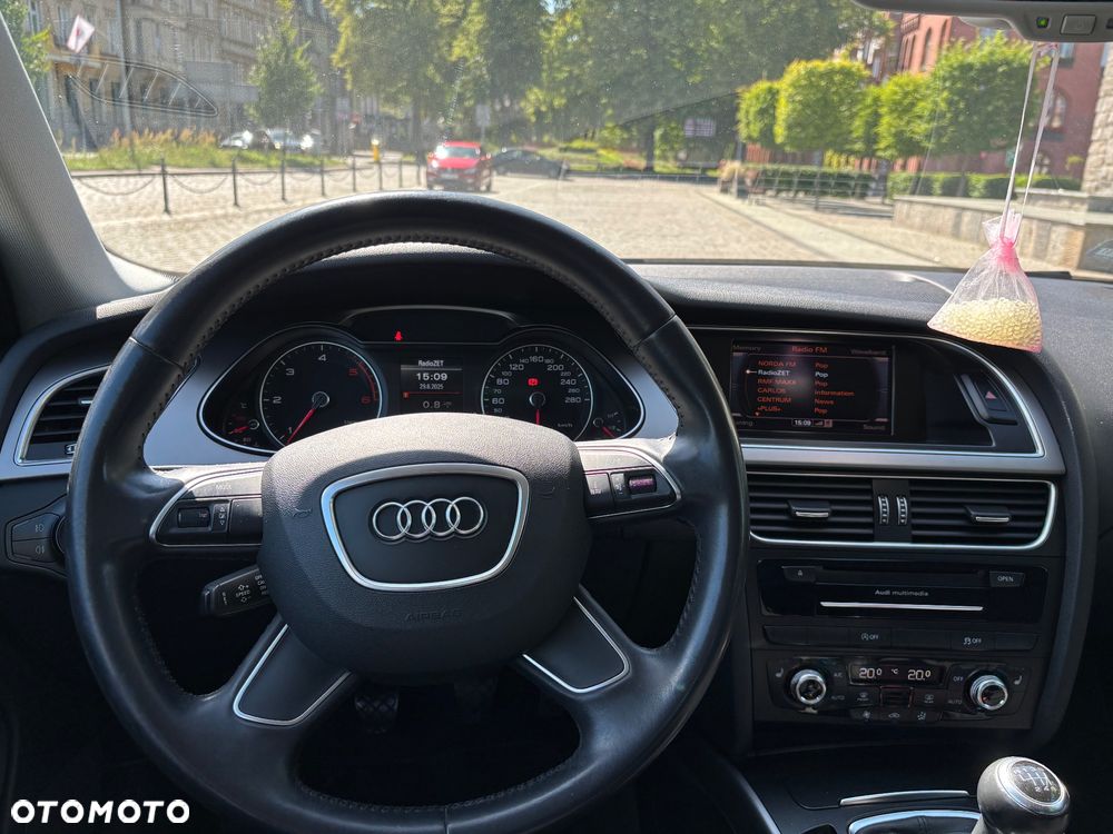 Audi A4 Limousine - 8