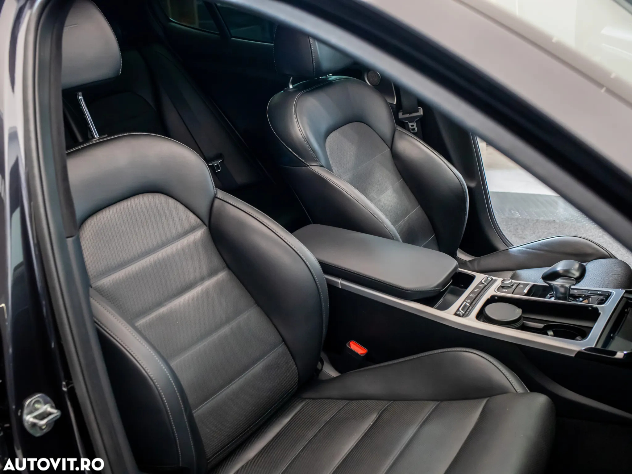 Kia Stinger 3.3 T-GDI AWD GT - 8