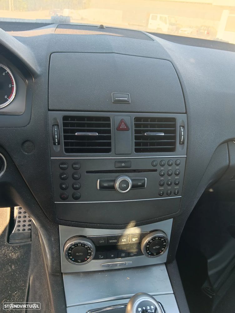 Mercedes-Benz C 180 2011 photo 4