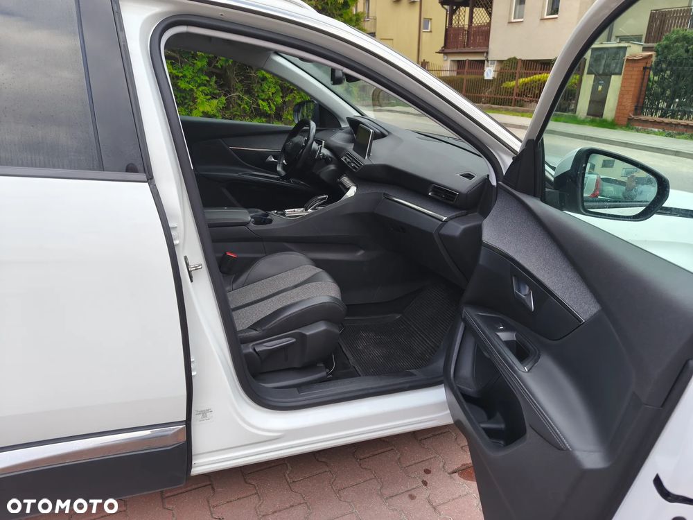 Peugeot 5008 1.5 BlueHDi Allure S&S EAT8 - 31