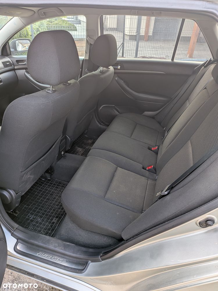Toyota Avensis - 4