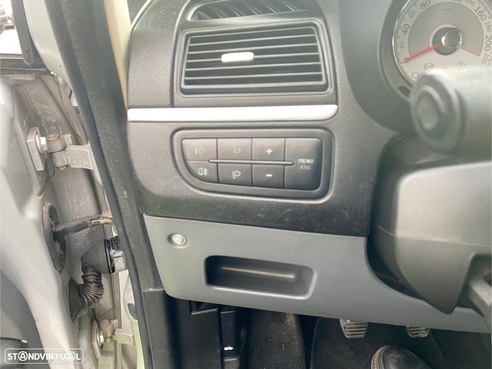 Fiat Linea 1.3 M-Jet Emotion - 20