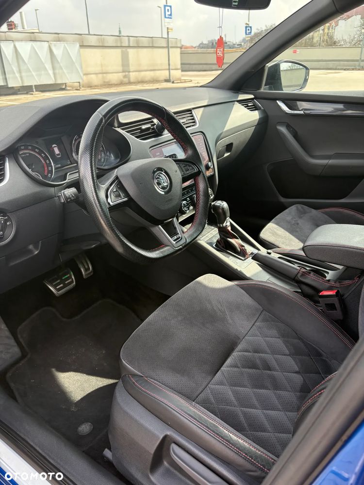 Skoda Octavia 2.0 TDI DSG RS - 23