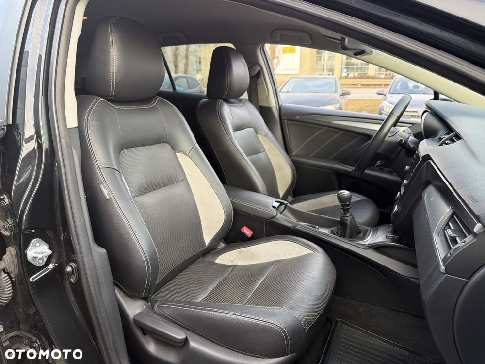 Toyota Avensis 2.0 D-4D Premium - 21