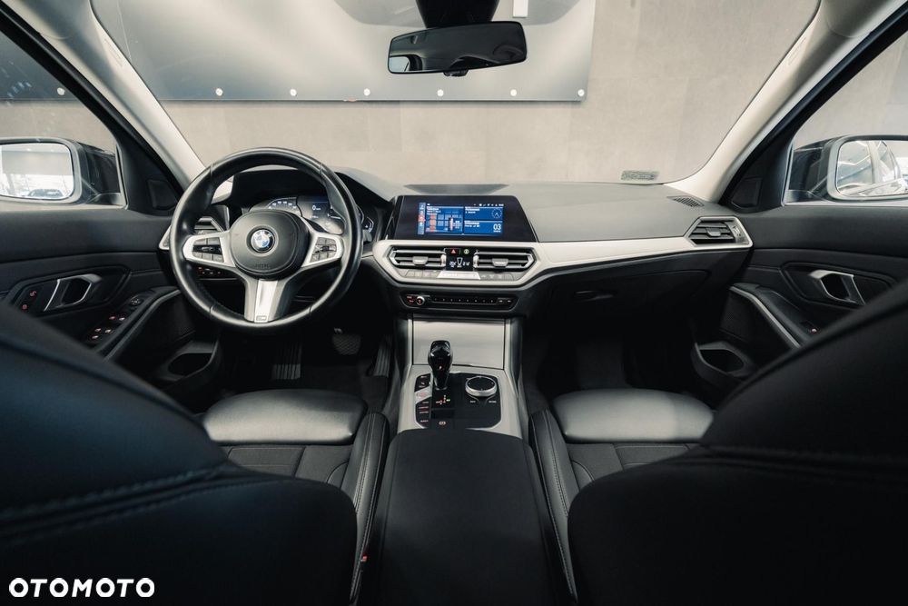 BMW Seria 3 330i Advantage - 11