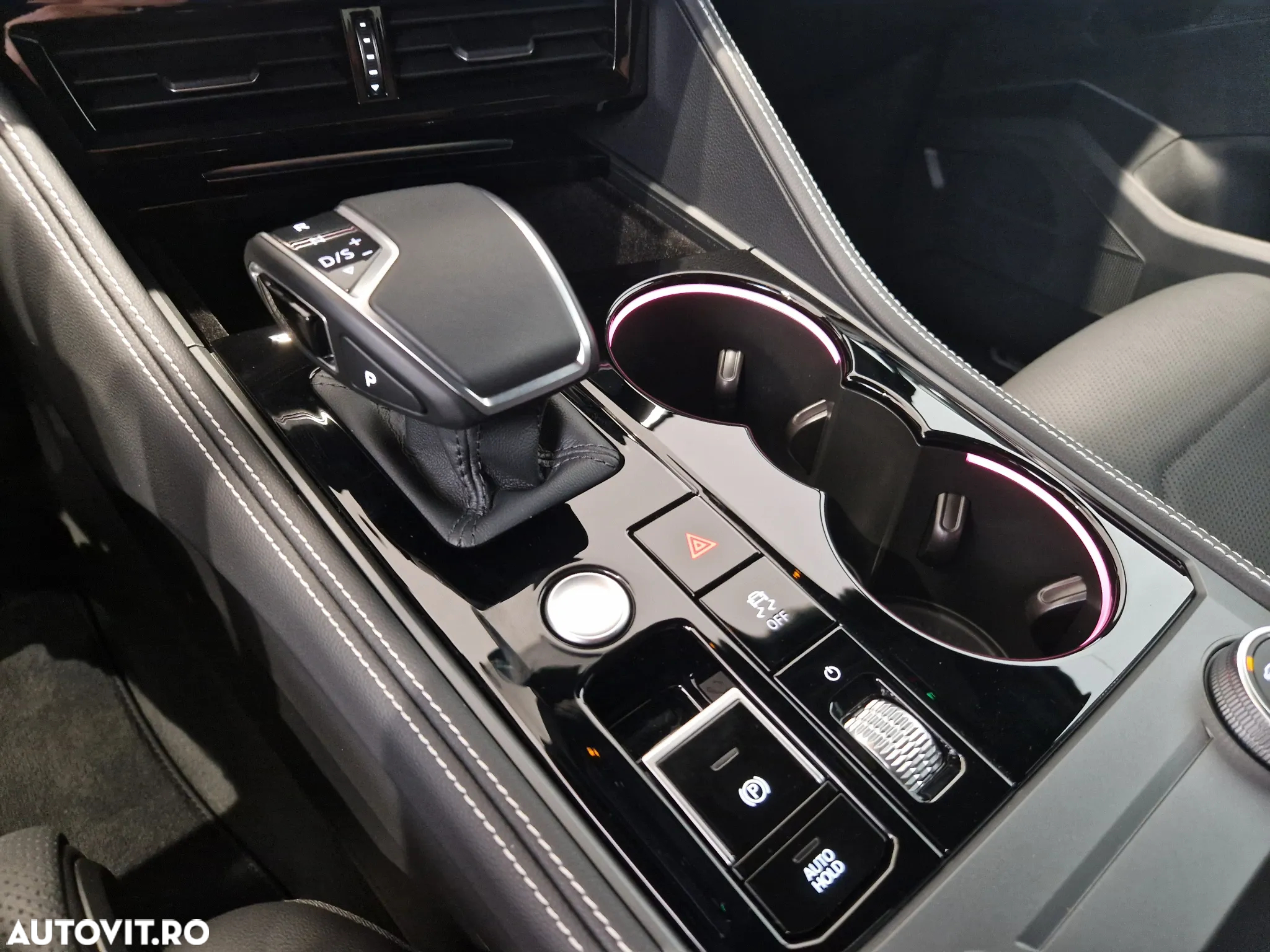 Volkswagen Touareg V6 TDI 4MOTION Elegance - 27