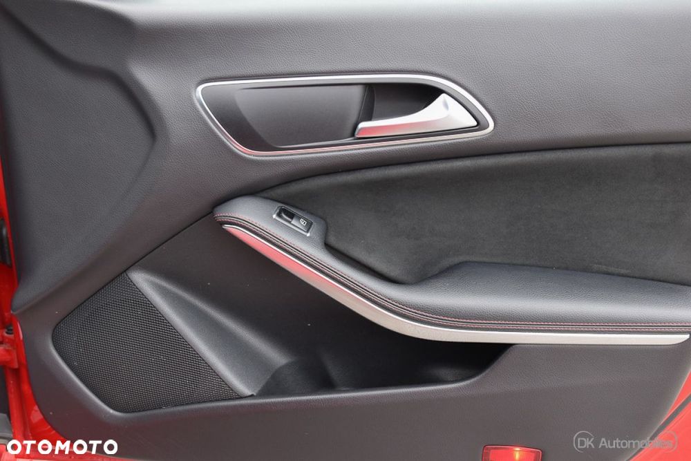 Mercedes-Benz CLA 220 4-Matic AMG Line - 24