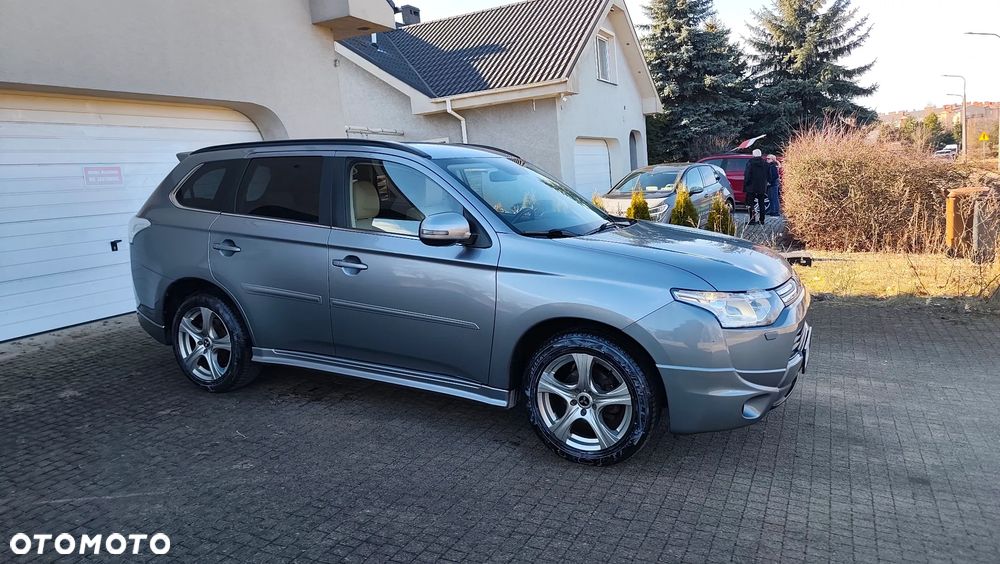 Mitsubishi Outlander 2.2 DI-D 4WD Automatik Diamant Edition+ - 24