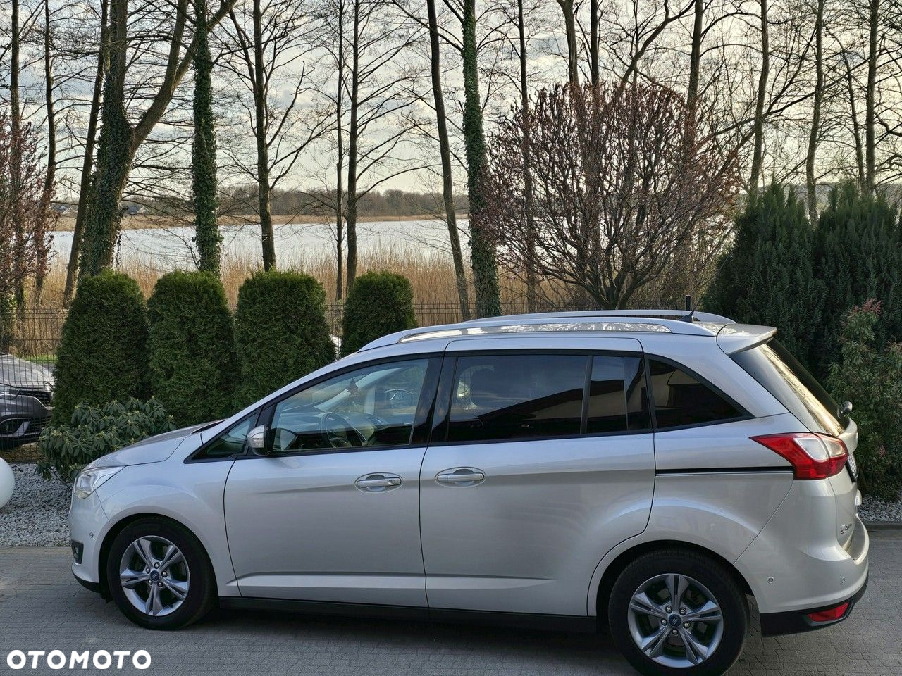 Ford Grand C-MAX - 22