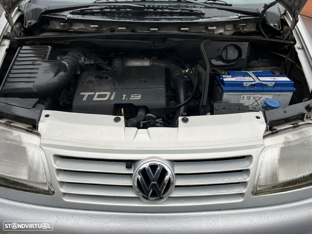 VW Sharan 1.9 TDi Confortline 7L - 6