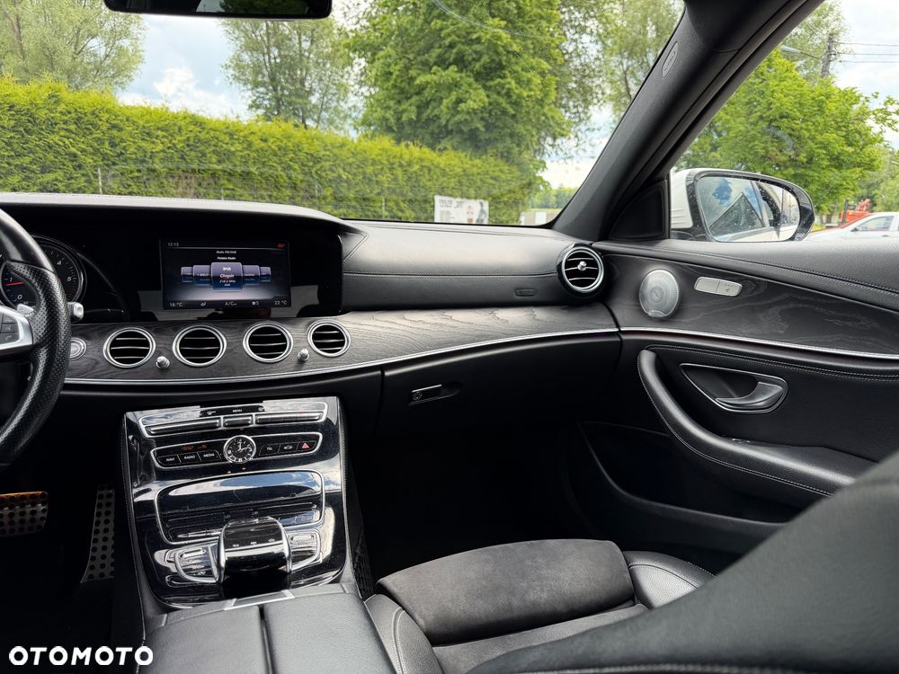 Mercedes-Benz Klasa E 220 d 9G-TRONIC - 23