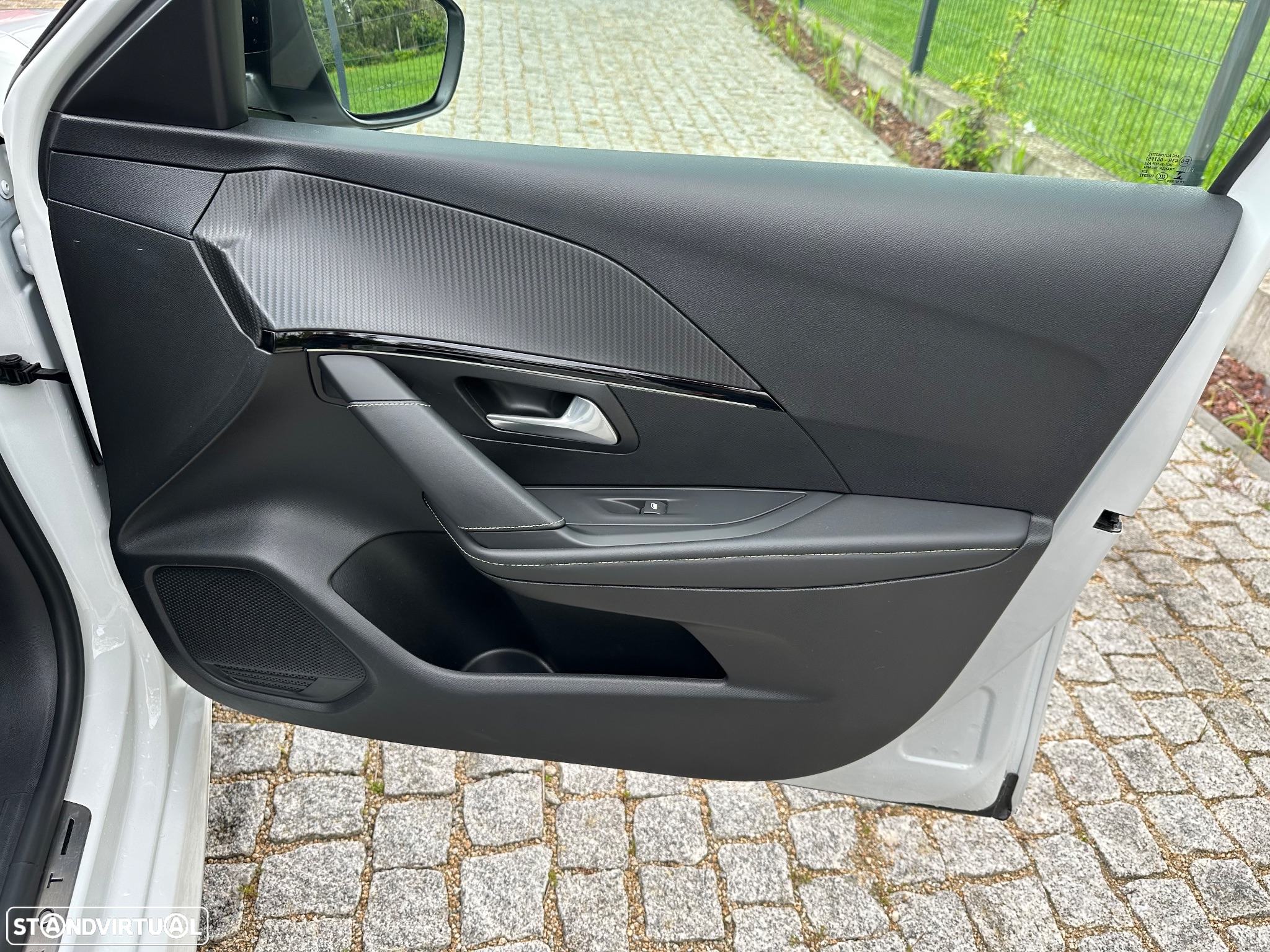Peugeot 208 1.2 PureTech GT EAT8 - 12