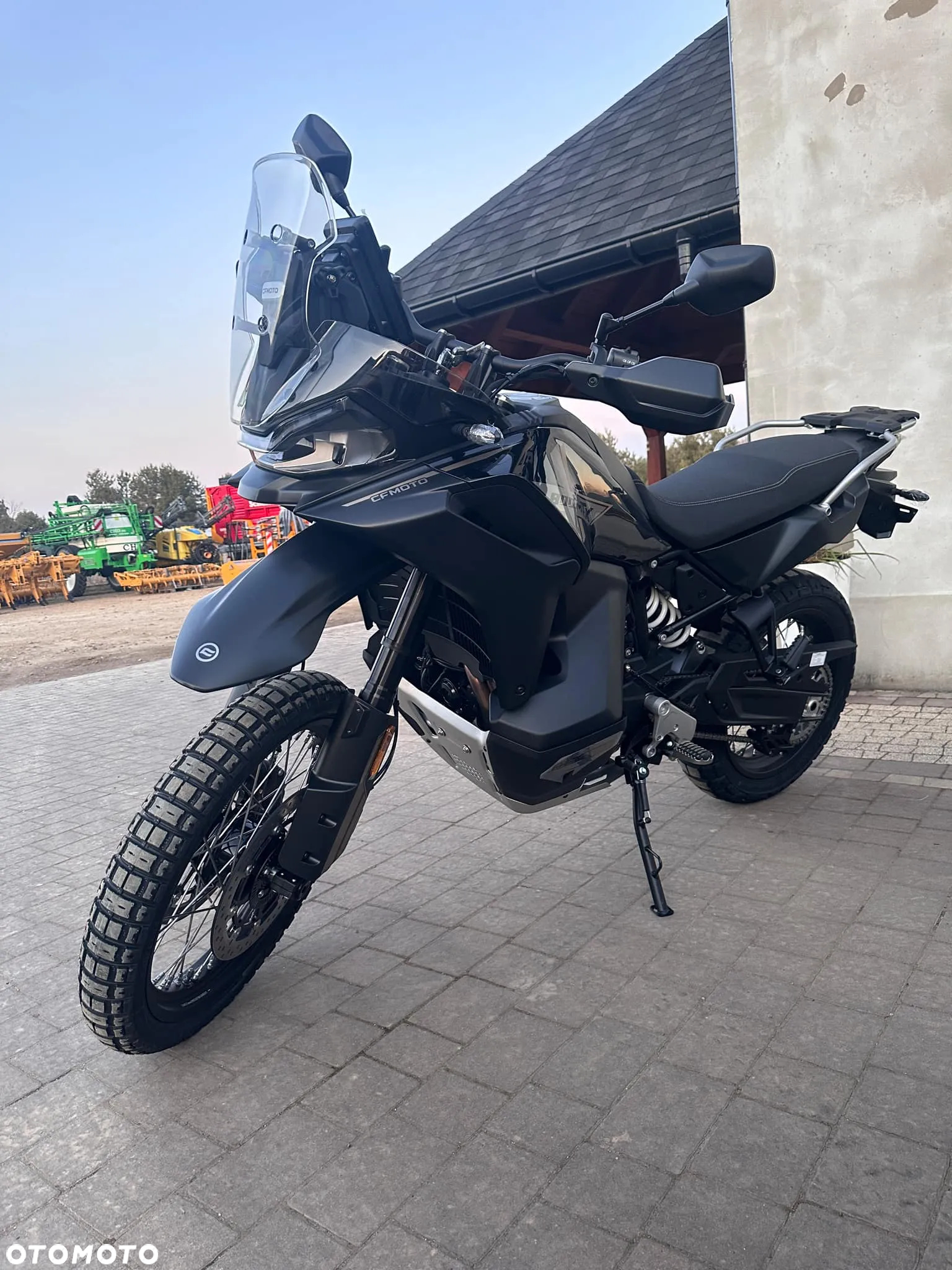 CFMoto MT - 2