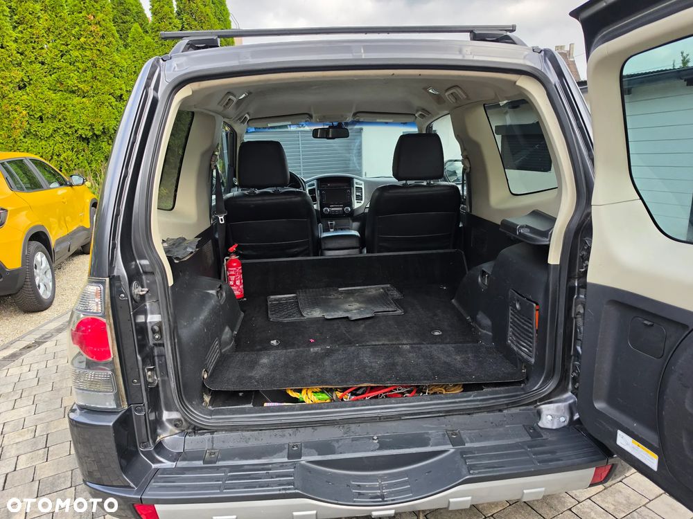 Mitsubishi Pajero - 25