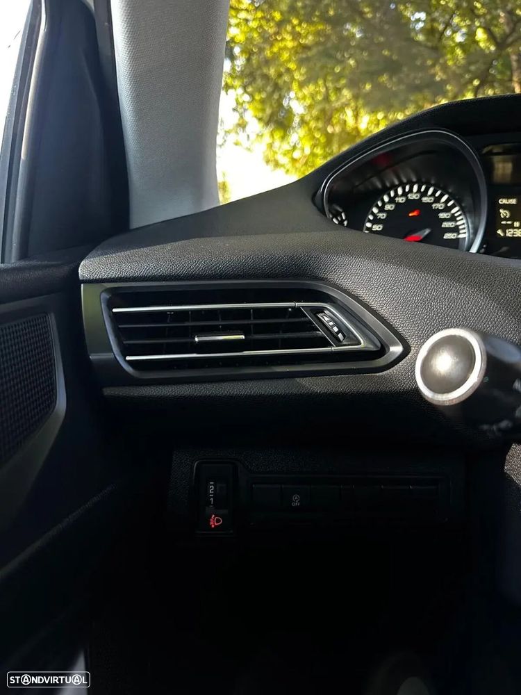 Peugeot 308 BlueHDi FAP 130 Stop & Start Allure Pack - 27