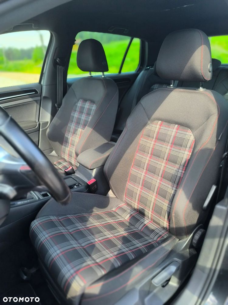 Volkswagen Golf - 12