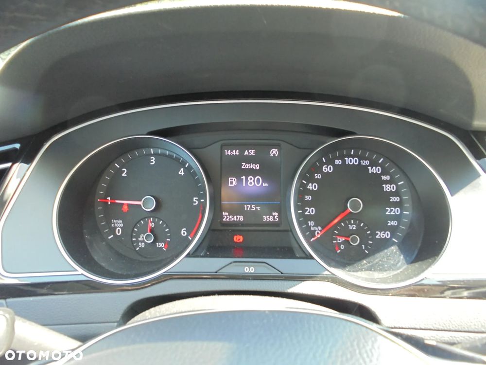 Volkswagen Passat Variant 2.0 TDI SCR BlueMotion Highline - 30