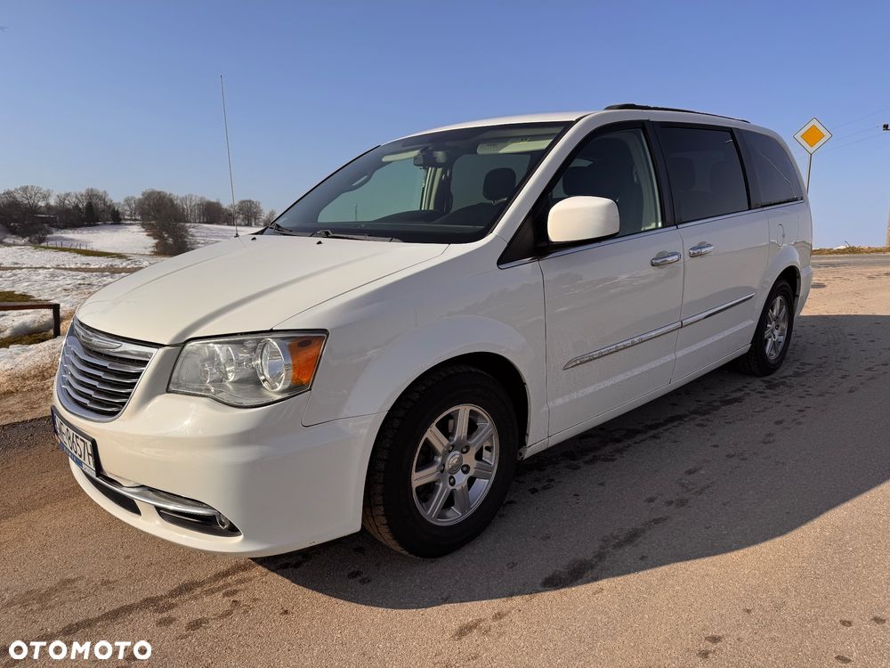 Chrysler Town & Country - 25