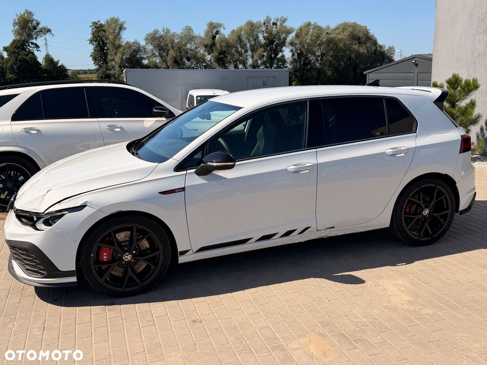 Volkswagen Golf - 6