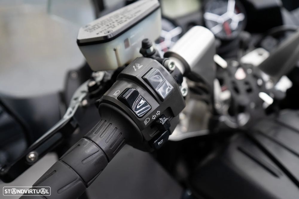 Kawasaki GTR 1400 - 15