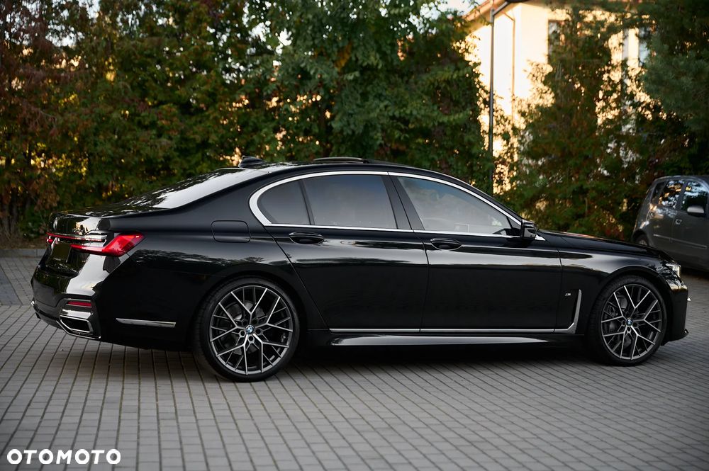 BMW Seria 7 730d xDrive mHEV - 18