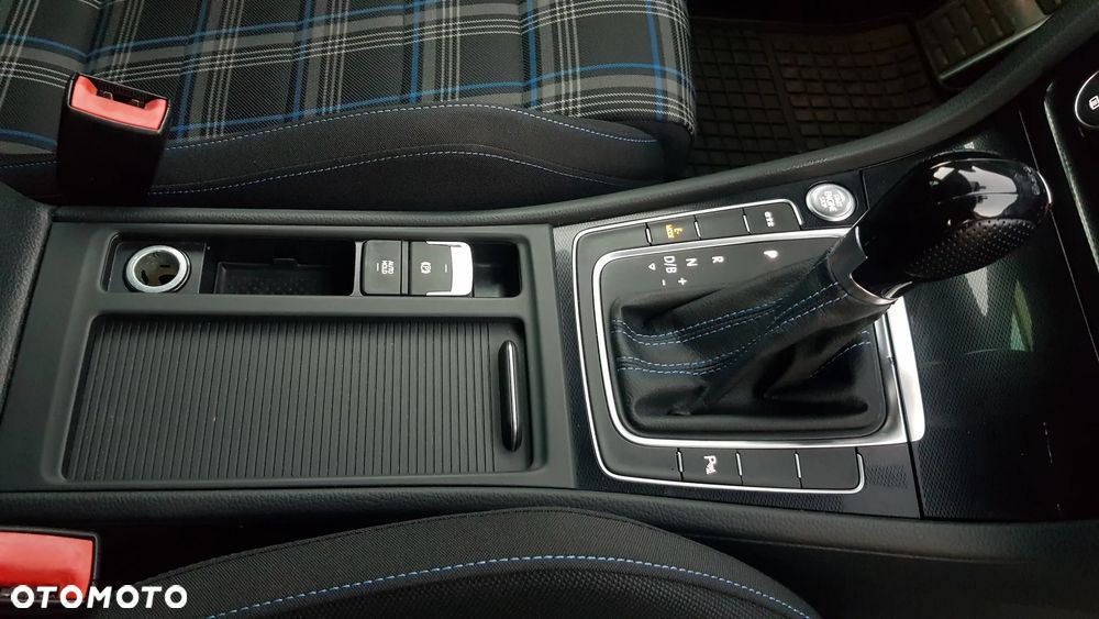 Volkswagen Golf - 27